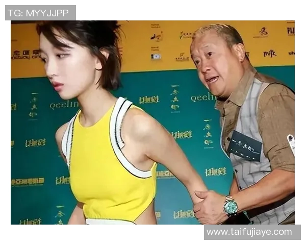 足球明星与女友关系全景图解揭示背后的爱情故事与情感纠葛